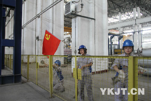 轻合金公司党员参加义务劳动